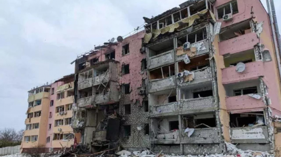 Ucrainenii au descoperit o nouă groapă comună, cu trupurile a zeci de civili uciși, la Buzova