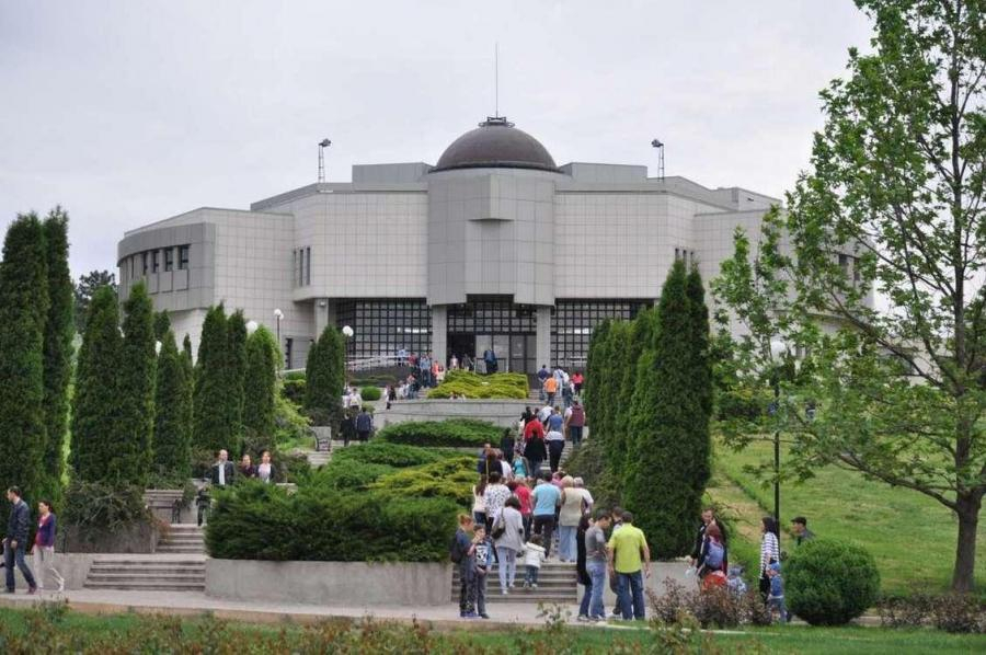 Spectacolele de teatru de la Planetariu se joacă miercuri