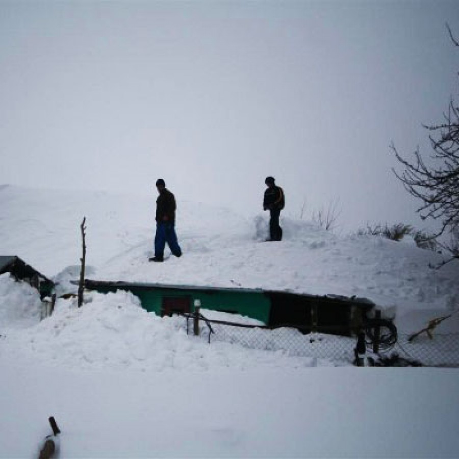 Localităţi încă izolate şi drumuri înzăpezite 