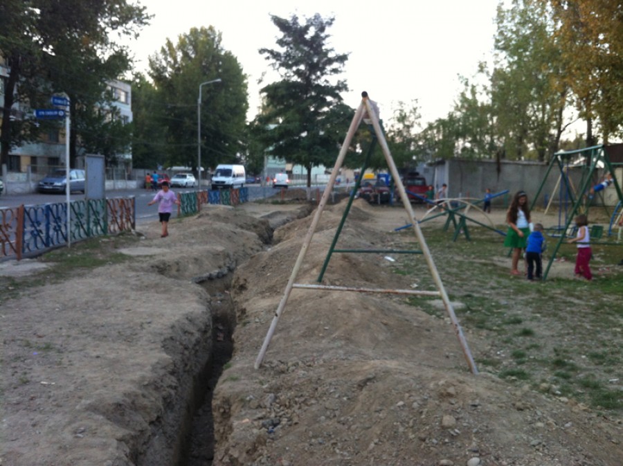 Şanţ în mijlocul parcului, în Micro 40