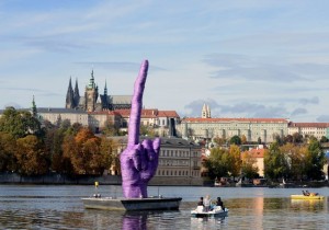 INEDIT/ Artist extrem de curajos: &quot;Operă de artă&quot; la adresa politicienilor din Cehia