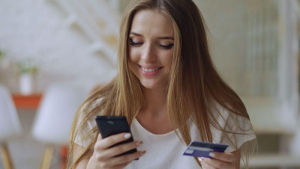 &Icirc;n ce situații merită să alegi un credit rapid online &icirc;n locul unui &icirc;mprumut bancar tradițional?
