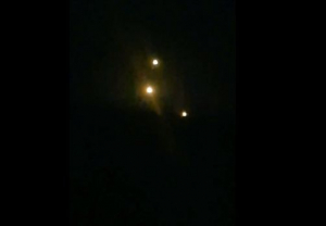 Lumini stranii în noapte, pe cerul Galaţiului. Care sunt explicaţiile. VIDEO