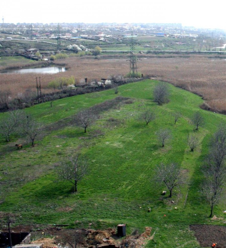 Când aproape toţi românii ieftinesc, pământurile gălăţenilor îşi menţin valoarea 