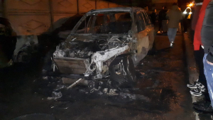 Bolid de lux distrus de un incendiu. Alte două mașini au fost afectate (FOTO)