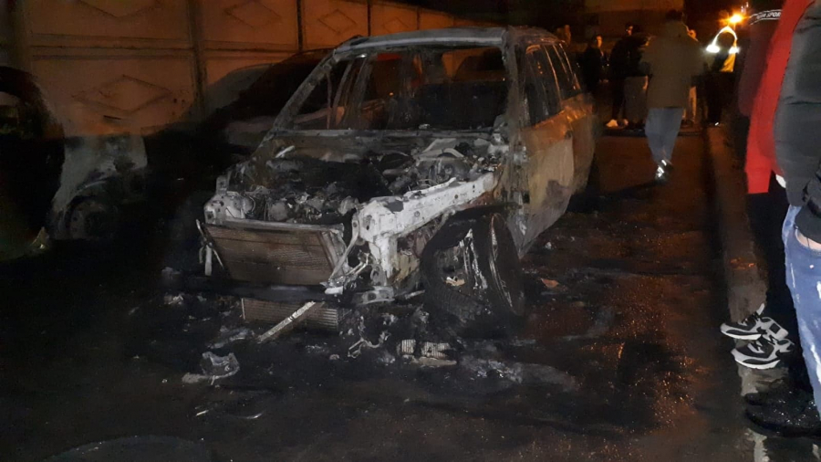 Bolid de lux distrus de un incendiu. Alte două mașini au fost afectate (FOTO)