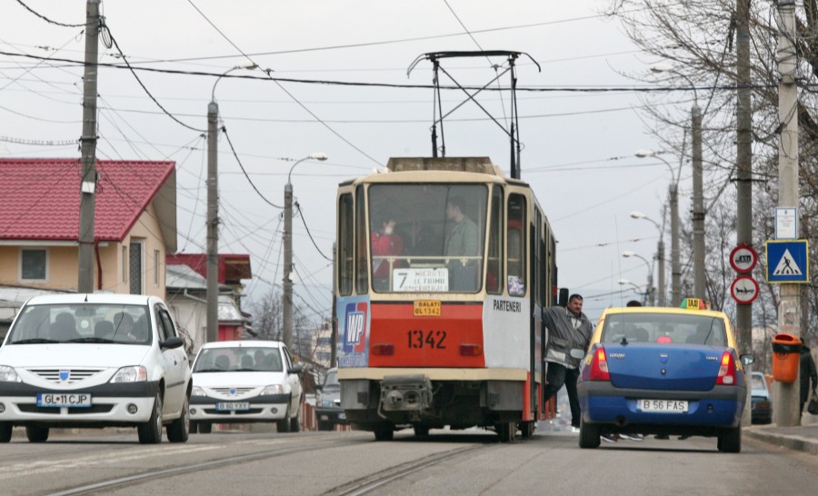 Pe străzile din Galaţi circulă tramvaie din "epoca de aur" / Cele mai vechi sunt din 1974, cele mai noi - din 1987