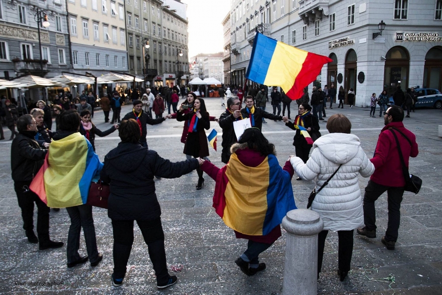 SOLIDARITATE în comunitatea din Italia. Gălăţencele din Trieste, unite de tradiţii şi de proteste | Foto