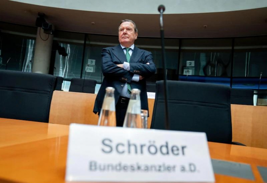Fostul cancelar german Schroeder dă în judecată Bundestagul