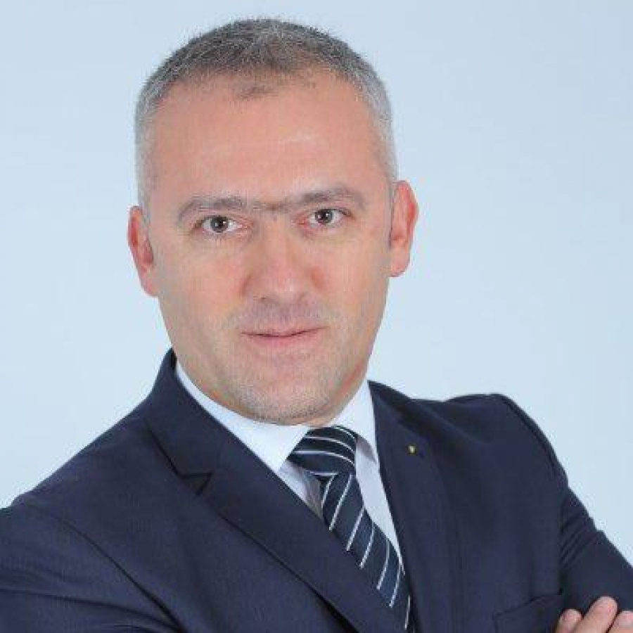 Directorul Unifarm, acuzat de luare de mită la achiziţia unor echipamente de protecţie