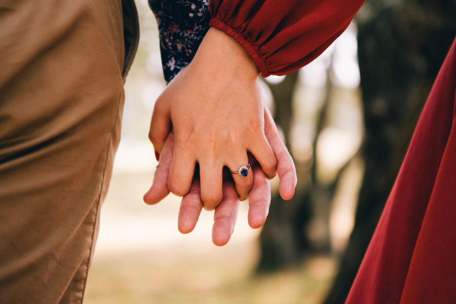 Mâinile ”vorbesc” despre infidelitatea partenerului