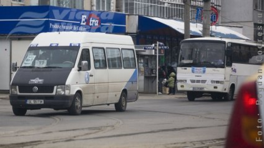 Rămâne 1 leu călătoria cu maxi-taxi şi Transurb