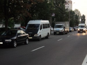 Microbuzele şi camioanele NU VOR MAI AVEA VOIE SĂ PARCHEZE în oraş (FOTO)