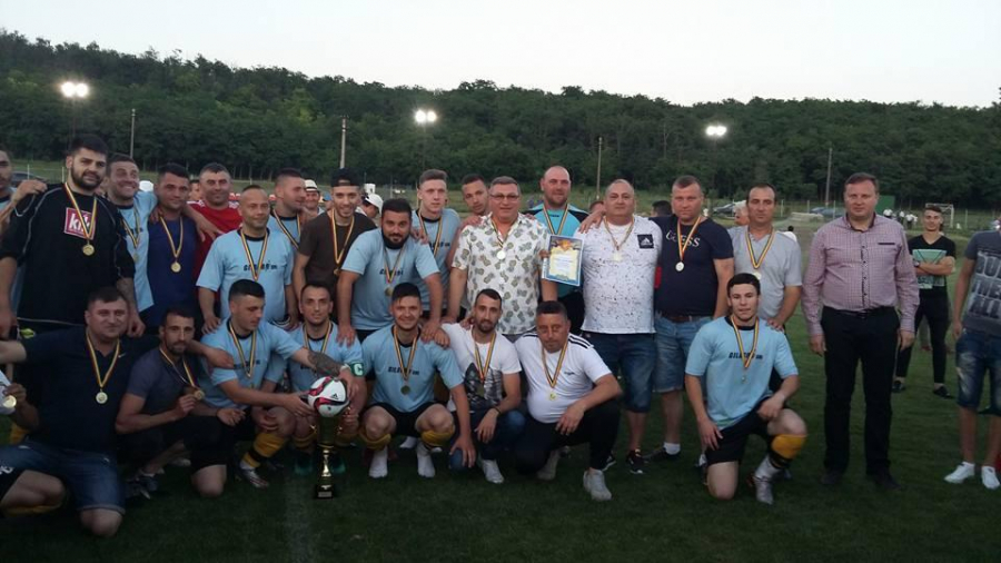 „Zimbrii” au câştigat trofeul