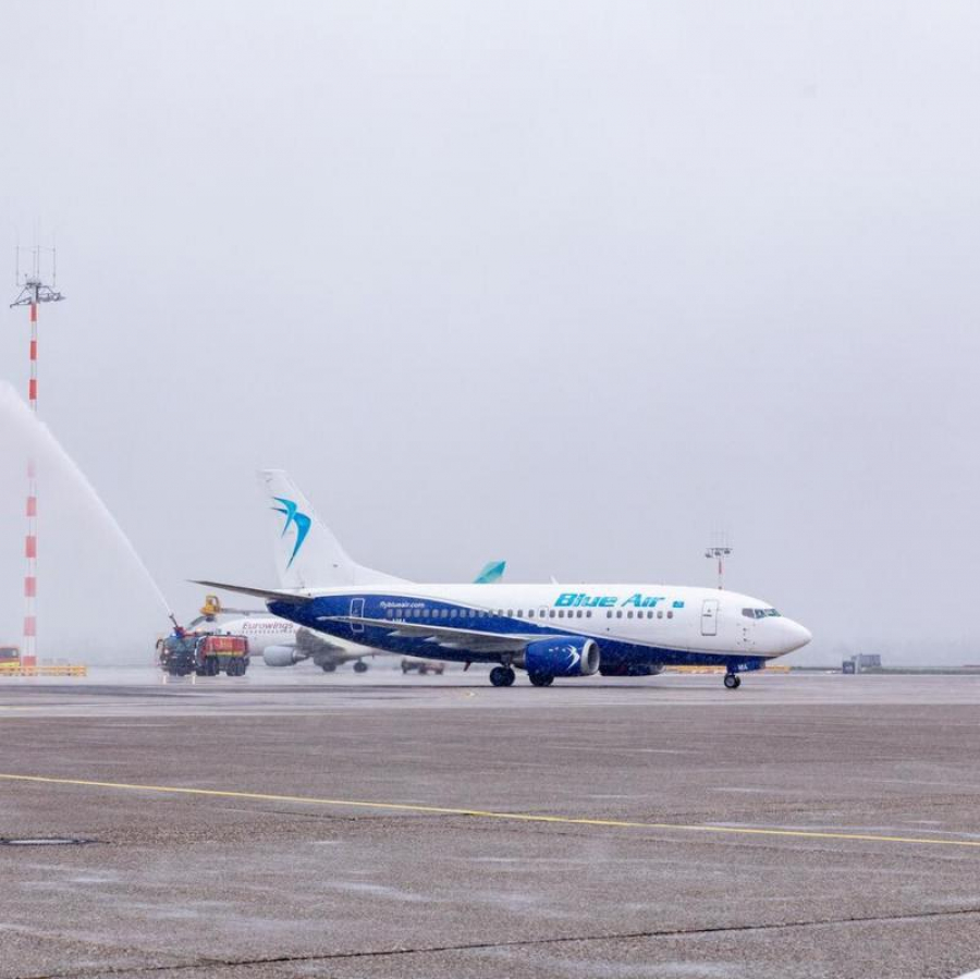 Blue Air ar relua zborurile peste o lună