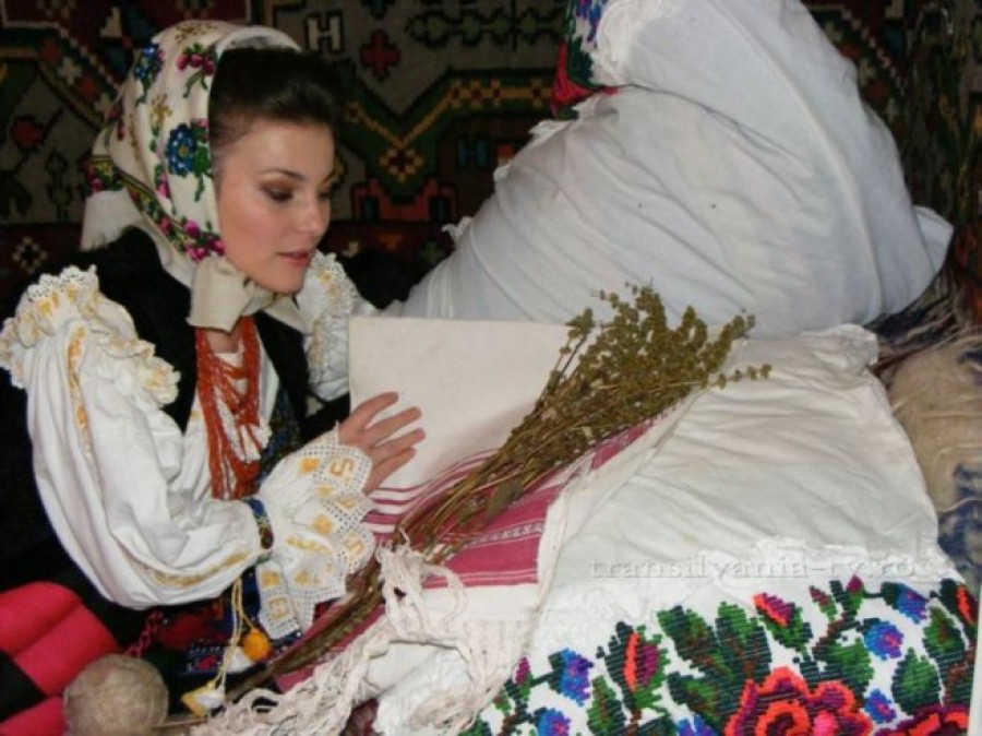 Obiceiuri din bătrâni/ Sărbătoarea Sfântului Andrei, Halloweenul românilor