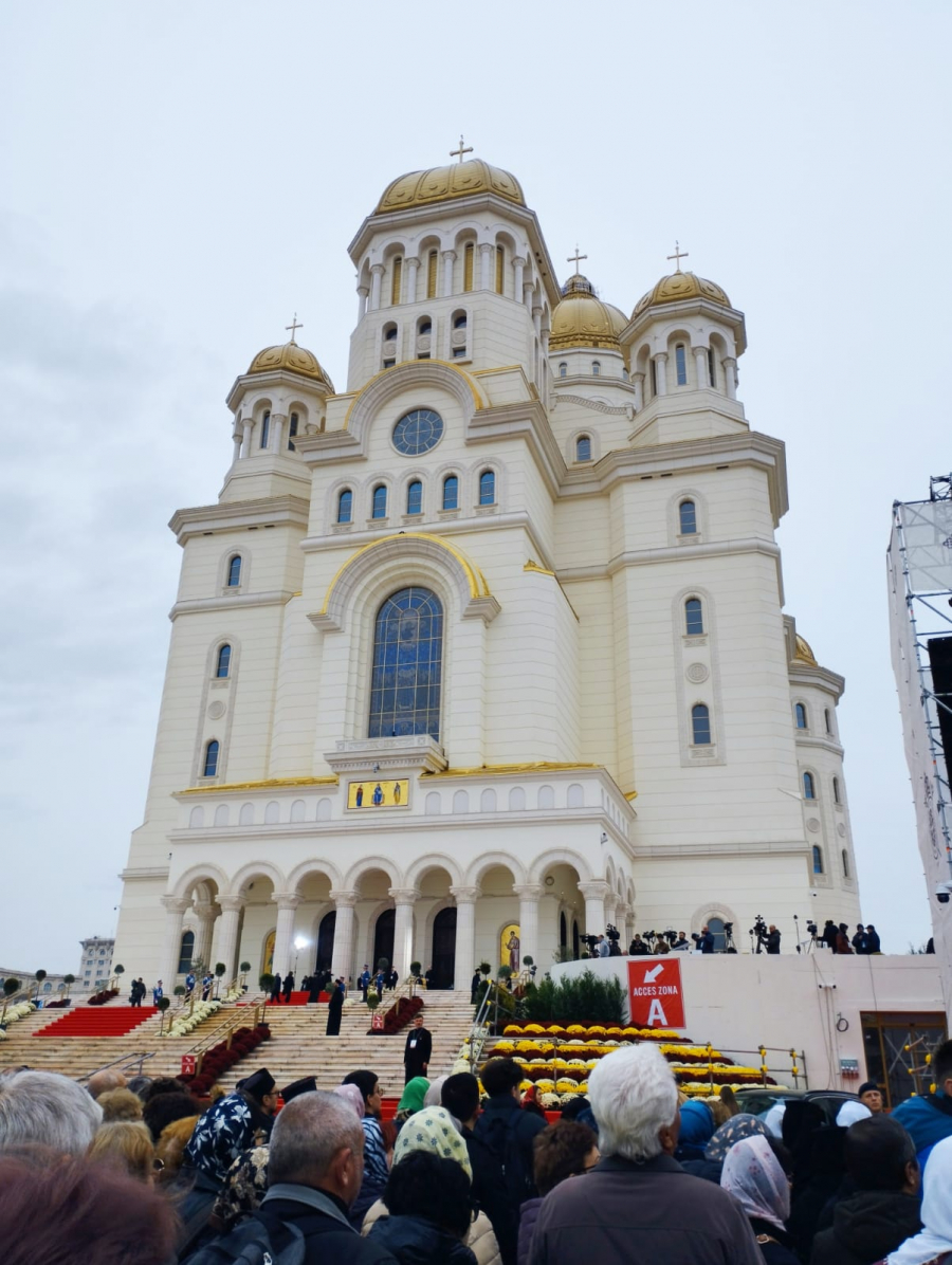 Sfințirea Catedralei Naționale, cea mai mare din toată ortodoxia, dar pentru poporul român (FOTO & VIDEO)