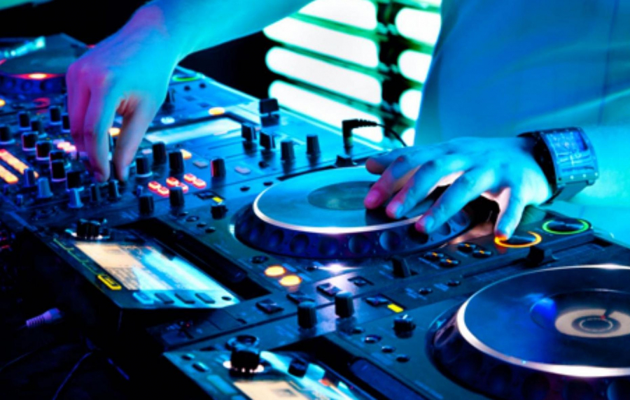 Atribuire directă | Primăria Galați caută DJ pentru noaptea de Revelion