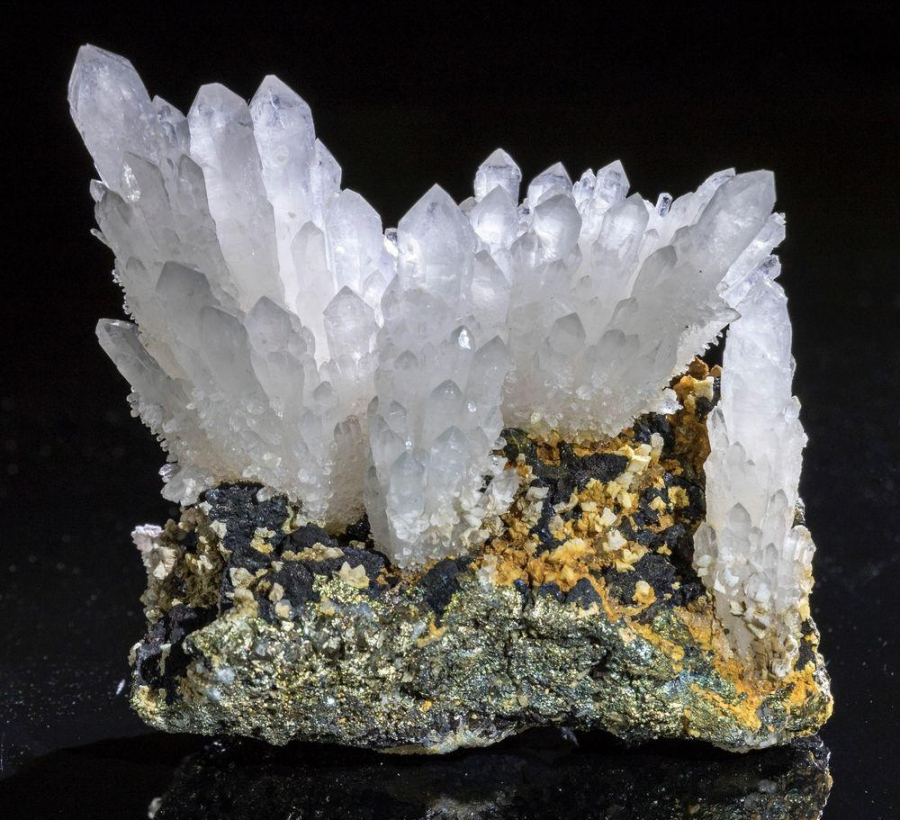 Expoziţia ”Minerale şi asociaţii minerale din România”