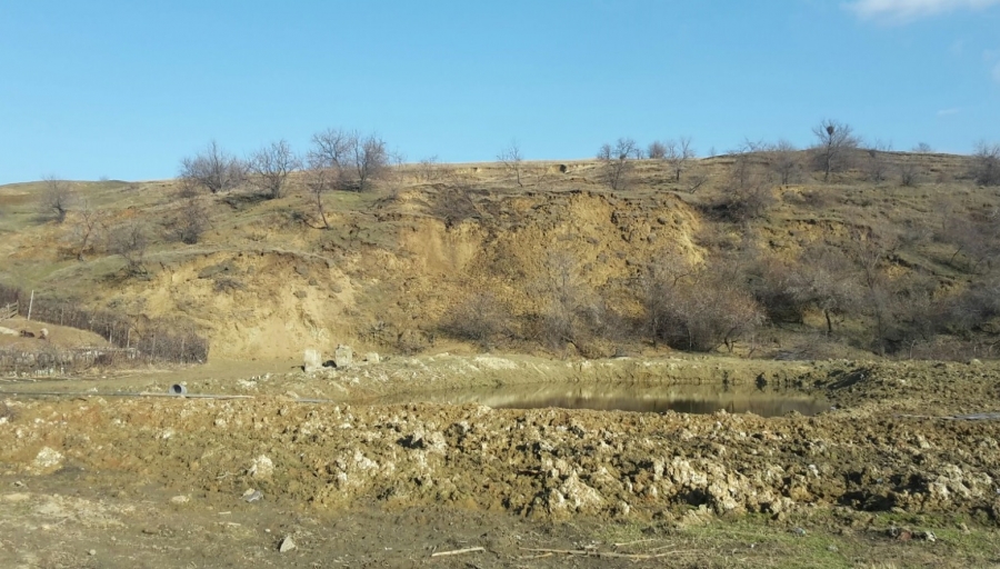 UPDATE - Alunecări de teren in localitatea Izvoarele (FOTO)