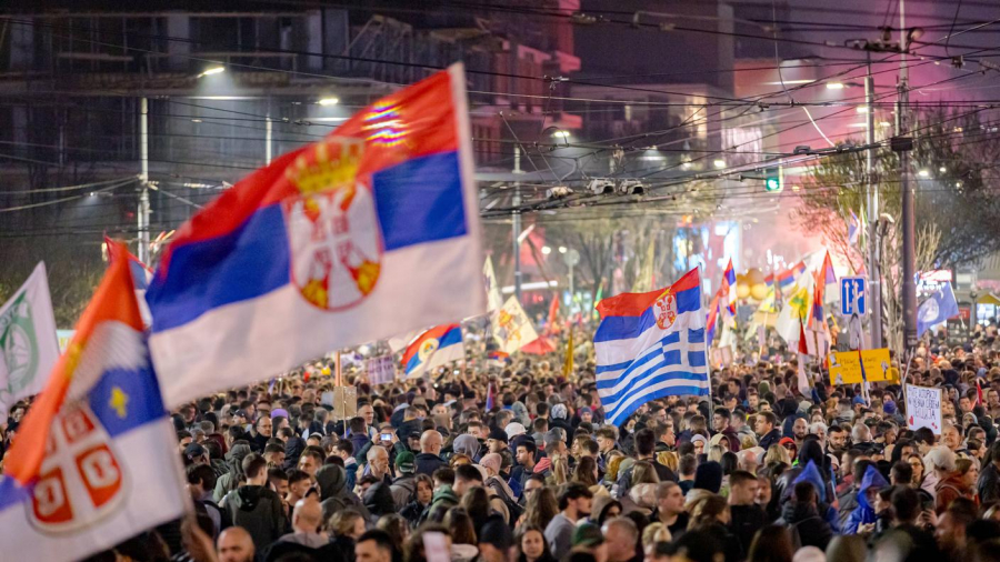 Mișcări violente în Serbia pentru răsturnarea regimului Vucic