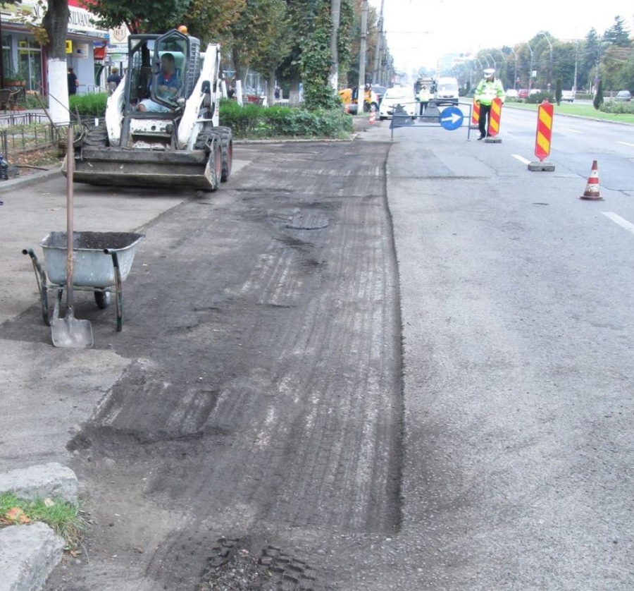 Asfaltări şi plombări/ Pe ce străzi lucrează Ecosal săptămâna asta