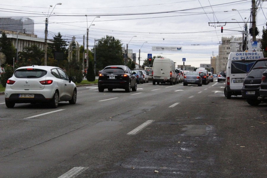 Traficul rutier, între agonie şi extaz | "Unda verde" devine "roşie", la intersecţii şi zebre