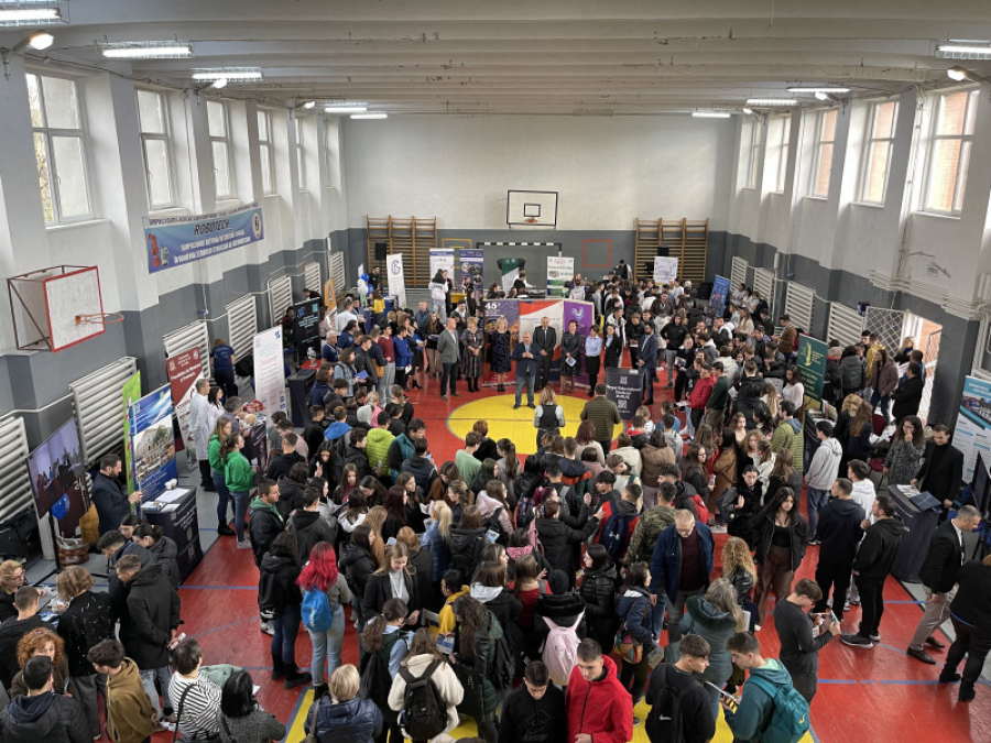 Peste 1.000 de elevi din Vaslui, interesaţi de Universitatea "Dunărea de Jos"