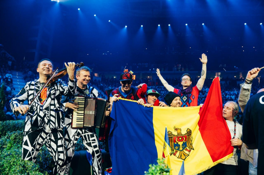 Când se joacă la Eurovision ca la nuntă, cu „Trenulețul”
