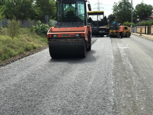 Asfaltări pe DJ 251 la Smârdan și la Slobozia Conachi