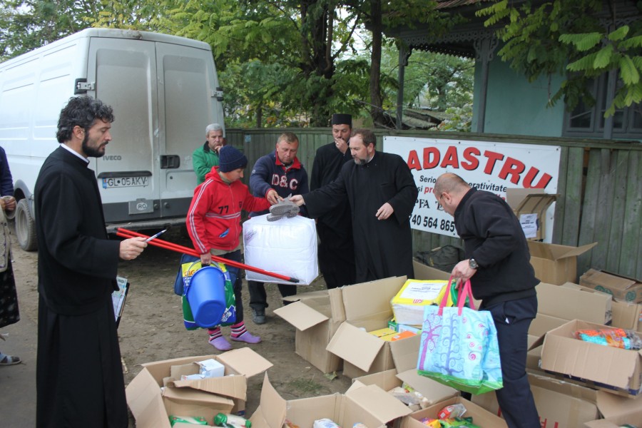 Solidaritate în suferinţă / Ajutoare din Spania pentru gălăţenii din Roşcani