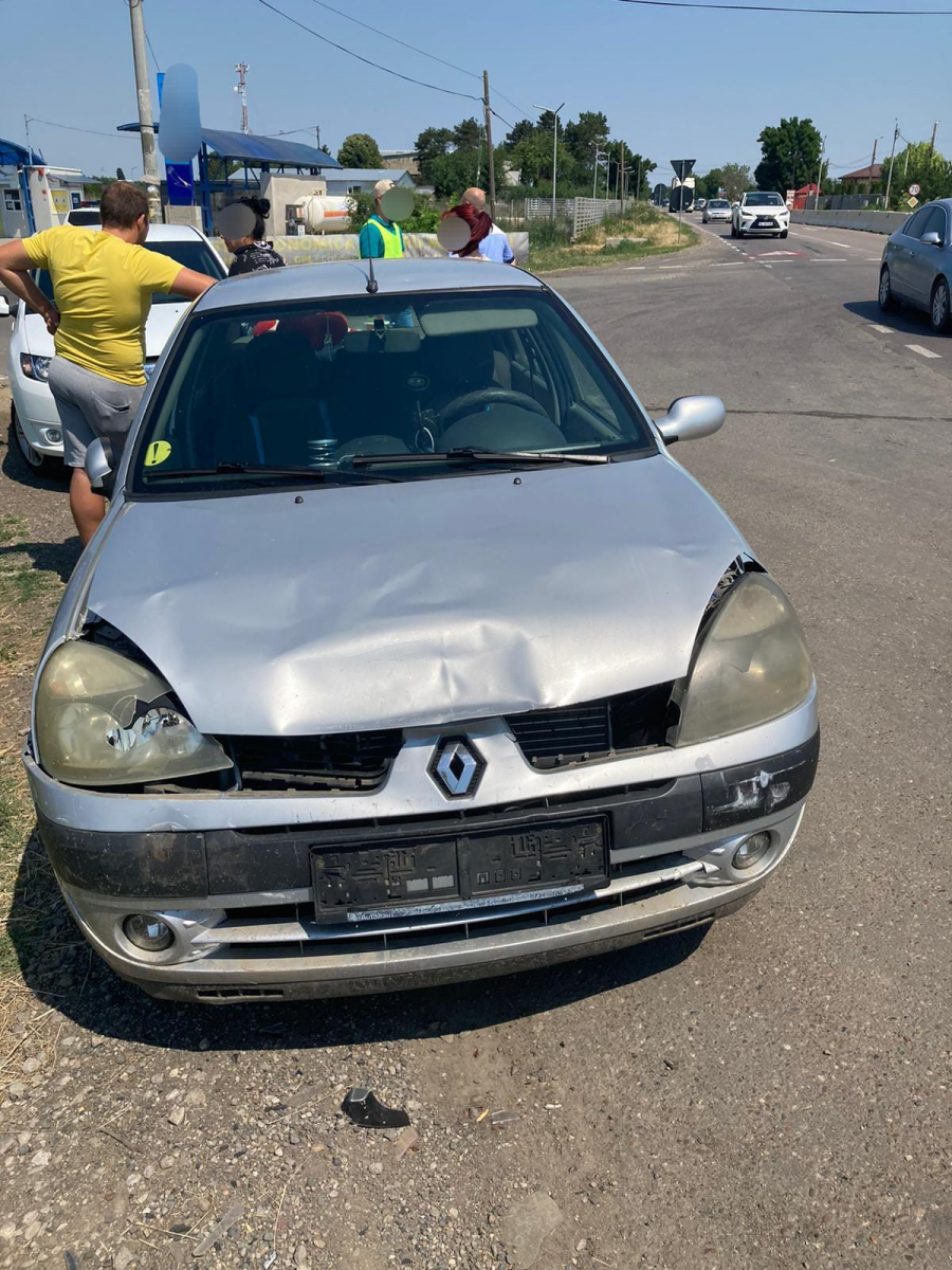 Un copil a fost rănit într-un impact provocat de o șoferiță începătoare