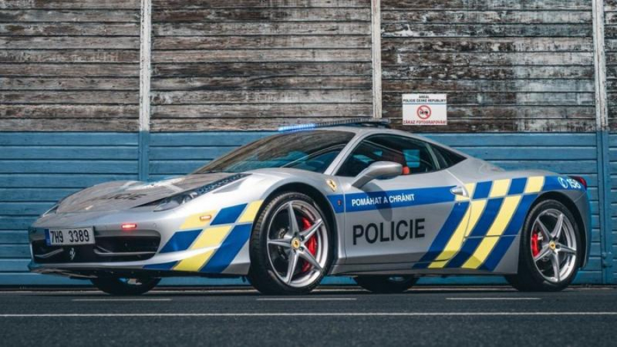 Un Ferrari pentru poliția cehă