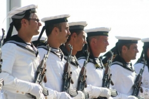 Ministerul, Ziua Marinei şi concurenţa cu Brăila
