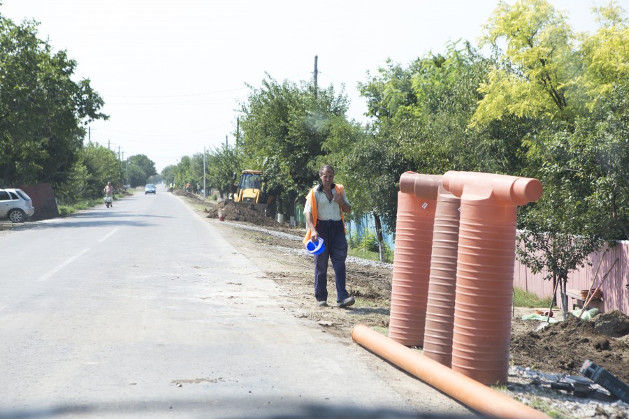 În Izvoarele de Galaţi se va bea APĂ de Vrancea (FOTO)