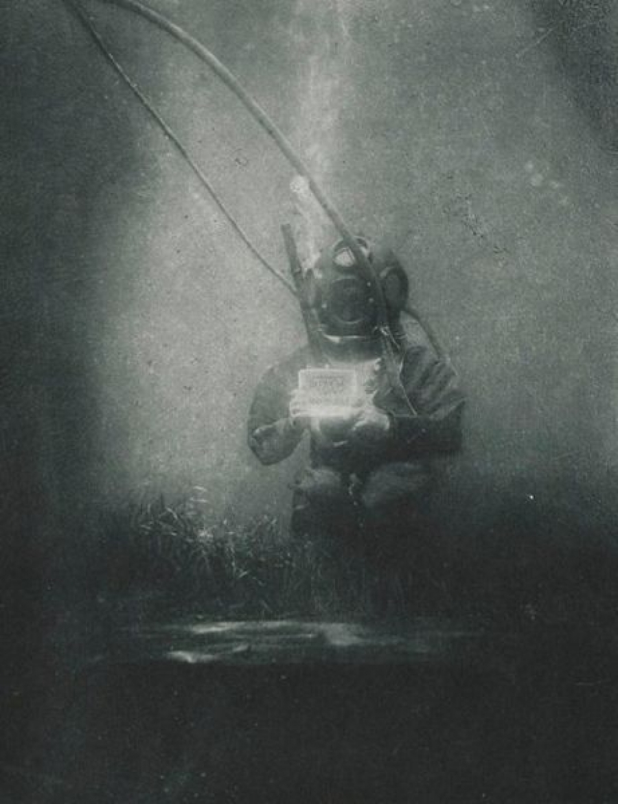 Protagonist al unui MOMENT ISTORIC | Emil Racoviţă, în prima fotografie subacvatică