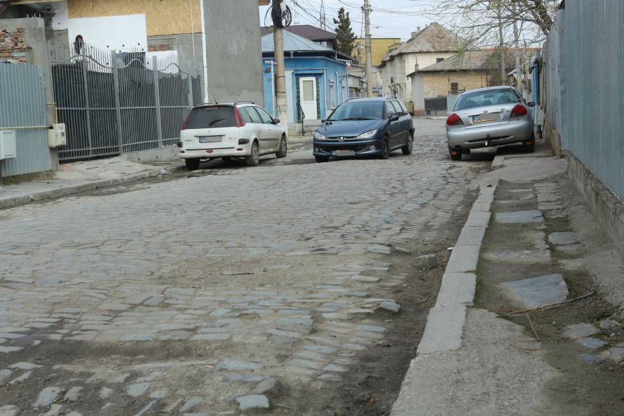 Galaţiul vechi, izolat de lume şi reabilitat din pix. Paragină, gunoaie şi dezinteres în Valea oraşului (FOTO)