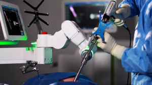 Un tânăr operat cu robotul Mazor X poate merge din nou