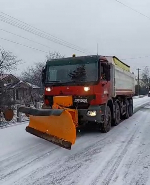 Atenție, șoferi! Ninge &icirc;n județ