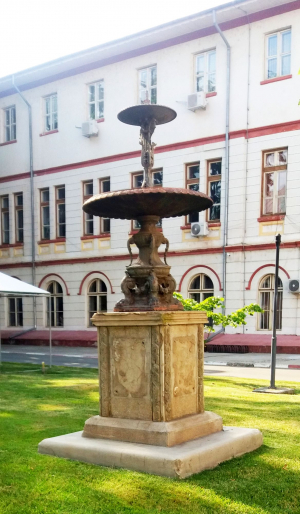 Fântâna din curtea Facultăţii de Inginerie Galaţi, un “personaj” al crimei sau sinuciderii