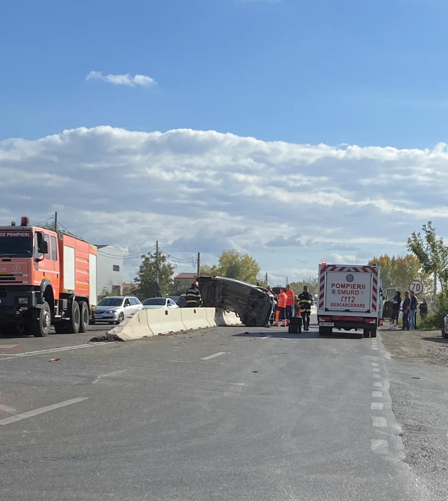 Accident grav pe DN 26. Patru persoane au fost rănite în giratoriul de la ”patru benzi”