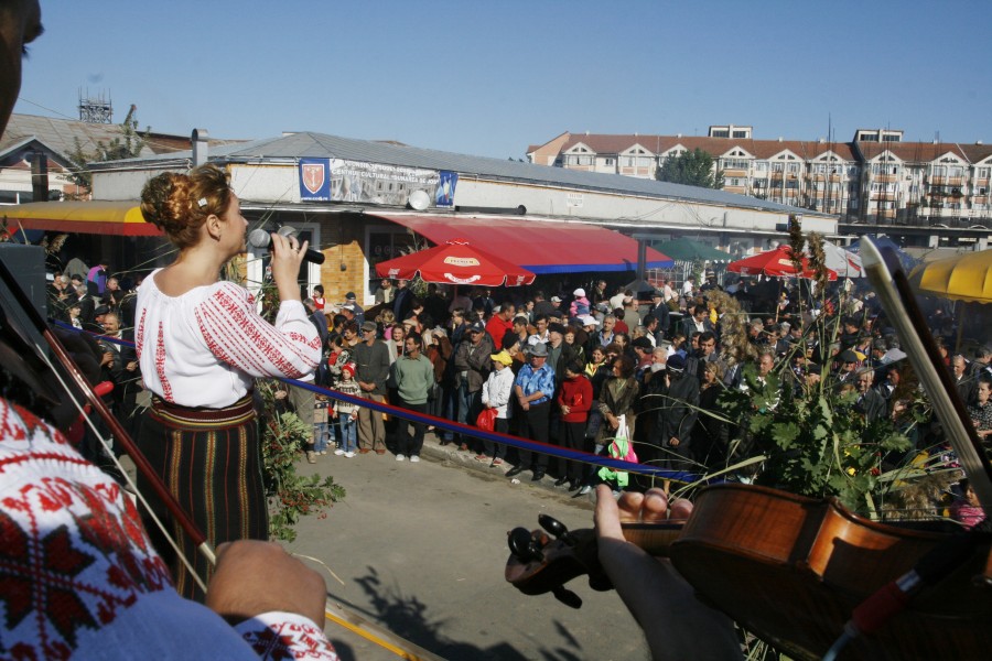 Târgul de toamnă, în octombrie, în Piaţa Centrală 