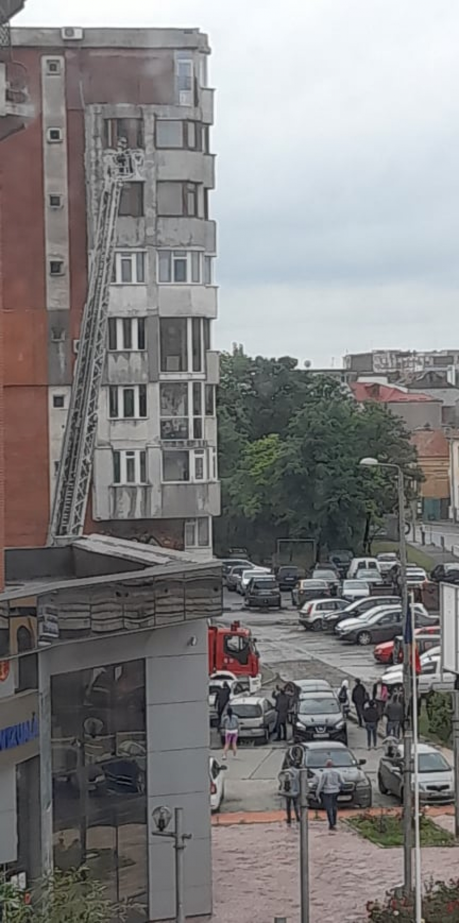 Incendiu la înălțime într-un bloc din centrul orașului. Patru persoane au fost evacuate (VIDEO)