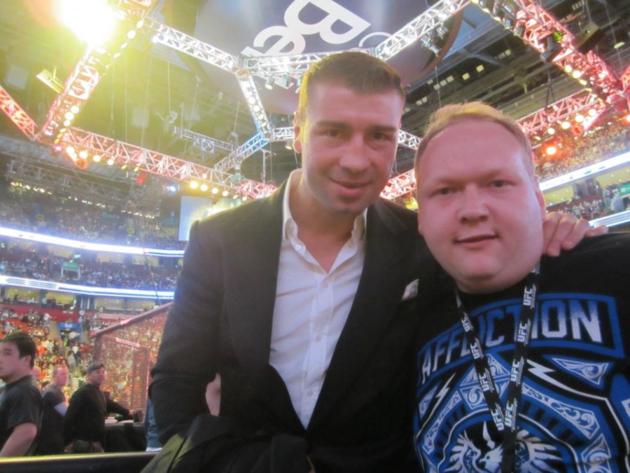 Gălăţeanul Lucian Bute, aclamat de public la meciul viitorului său adversar