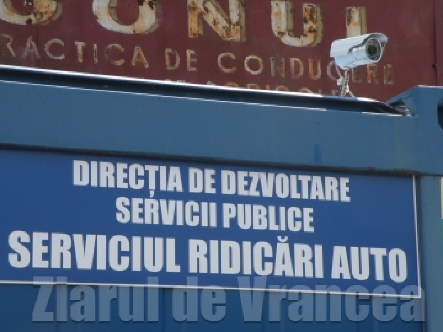 VRANCEA: Ridicarea vehiculelor de pe stradă ar putea deveni ilegală