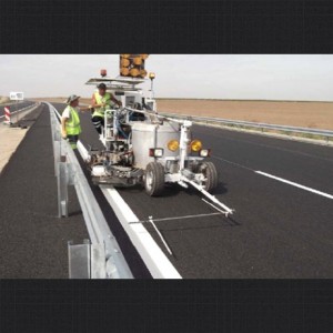CJ Galaţi dă aproape 20.000 de euro pe un UTILAJ pentru marcarea rutieră a drumurilor