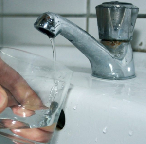 Gălăţenii plătesc scump apa de la robinete