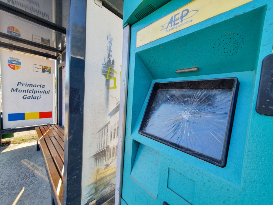Încă un automat de bilete vandalizat