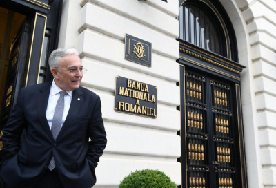 Leul rezistă la încetinirea economiei românești