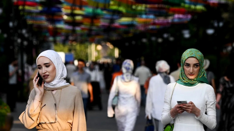 Reguli stricte pentru hainele femeilor